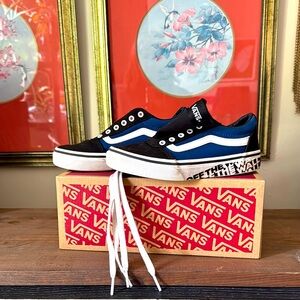 🏁💙🚐🍦Vans Black and Blue Sneakers